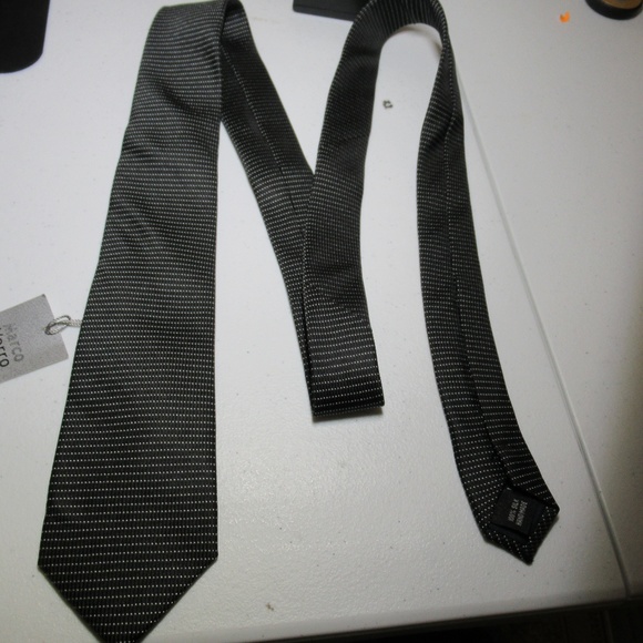 Black and Silver textured handmade tie - Picture 2 of 4